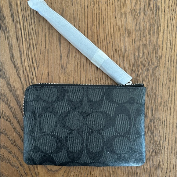 NWT Coach Wristlet - Picture 4 of 10